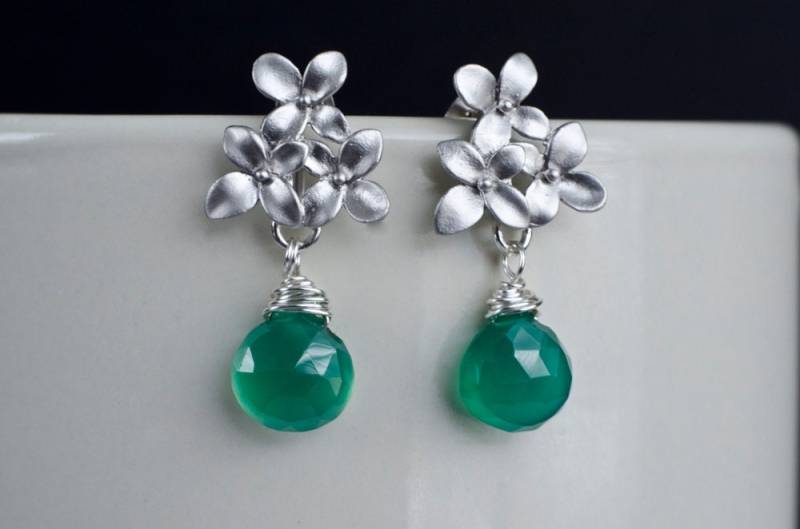 Smaragd Grüner Quarzohrringe, Silber Kirschblüten Ohrringe.925 Sterling Ohrring Post von CrinaJewelleryDesign