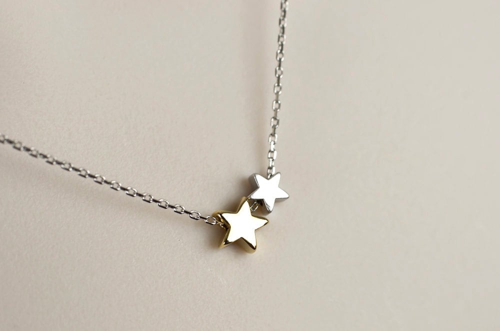 Stern Halskette, Kleine Silber Charms, Zwei Sterne Gold Und Minimalist, Zierliche Schmuck Für Jeden Tag Stern Halskette, Kleine Silber Charms, Zwei Sterne Gold Und Minimalist, Zierliche Schmuck Für Jeden Tag von CrinaJewelleryDesign
