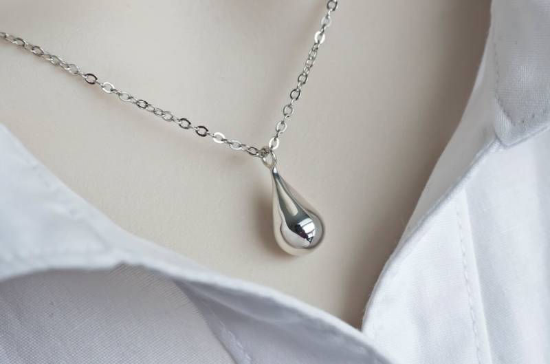 Teardrop Halskette, Sterling Silber Moderne Minimalist Halskette Teardrop Halskette, Sterling Silber Moderne Minimalist Halskette von CrinaJewelleryDesign