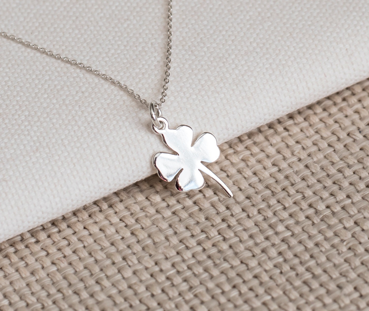 Vier Leaf Clover Halskette, Sterling Silber Shamrock Viel Glück Weihnachtsgeschenk Vier Leaf Clover Halskette, Sterling Silber Shamrock Viel Glück Weihnachtsgeschenk von CrinaJewelleryDesign