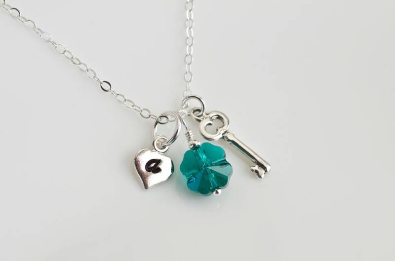 sterling Silber Initial Halskette, Vier Leaf Clover Herz Und Schlüssel Smaragd Grün Swarovski sterling Silber Initial Halskette, Vier Leaf Clover Herz Und Schlüssel Smaragd Grün Swarovski von CrinaJewelleryDesign
