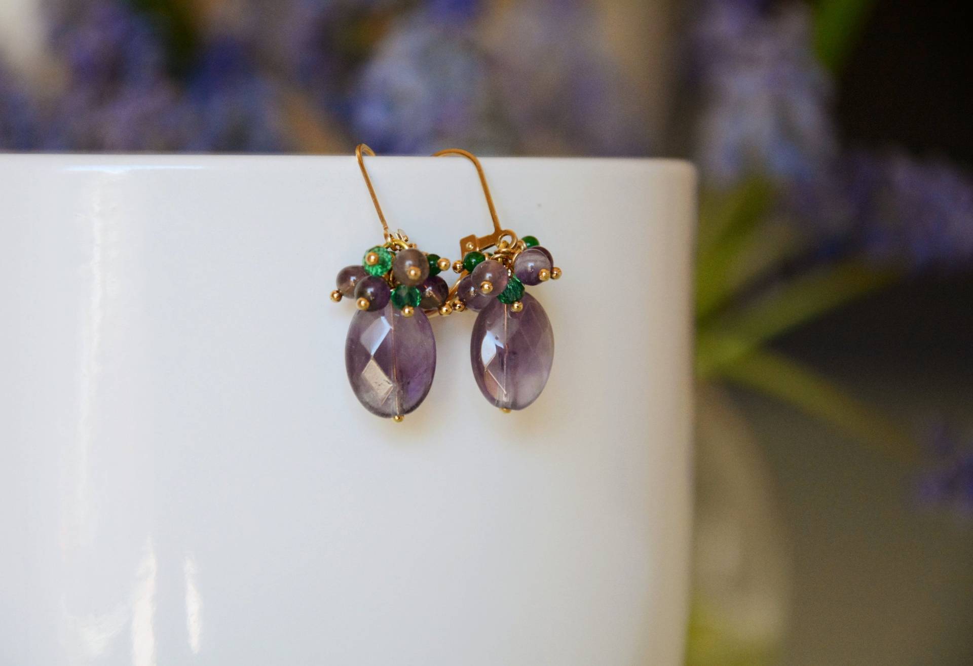 Amethyst Ohrringe Mit Grünen Achaten Und Kristallen von CristinaArnoldJoyas