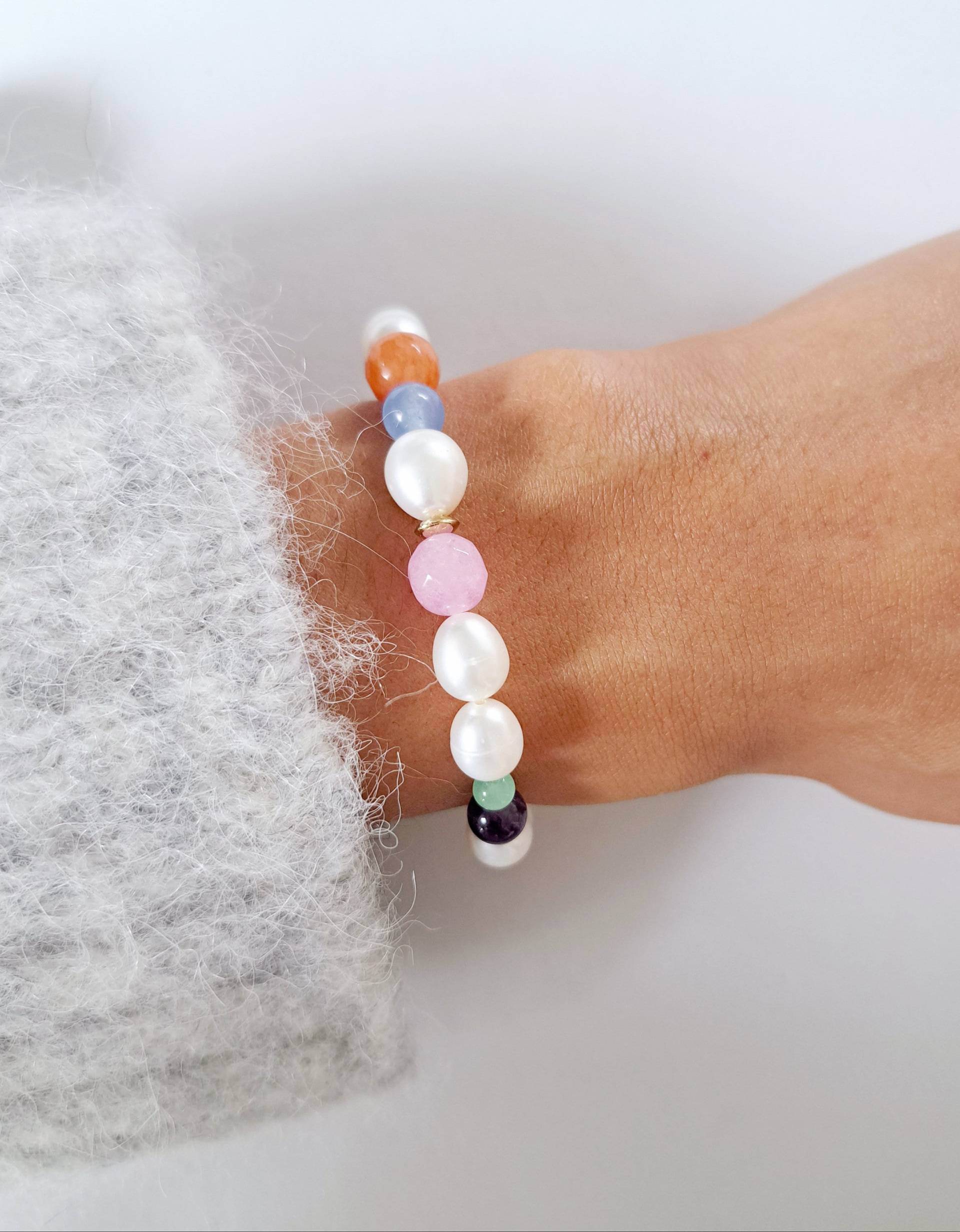 Armband Mit Naturperlen Und Steinen von CristinaArnoldJoyas