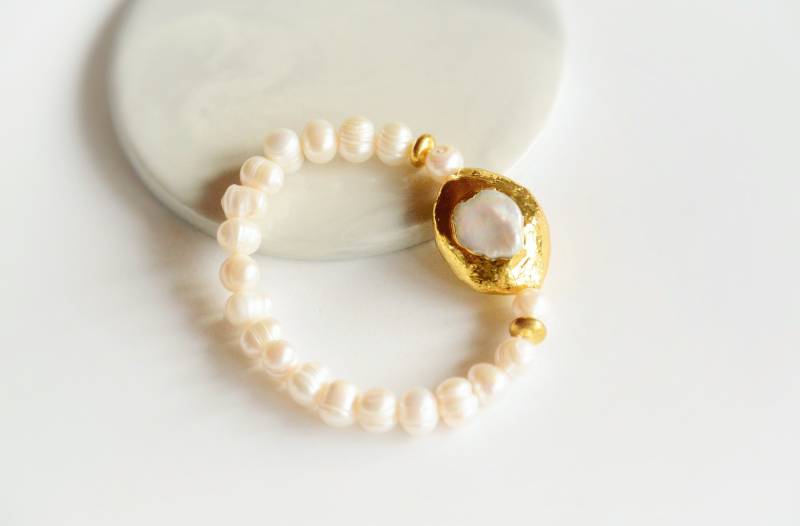 Armband Mit Perlen Und Gold Verbinder Armband Mit Perlen Und Gold Verbinder von CristinaArnoldJoyas