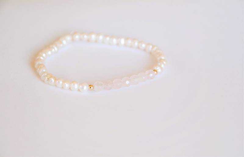 Armband Mit Perlen Und Rosenquarz Armband Mit Perlen Und Rosenquarz von CristinaArnoldJoyas