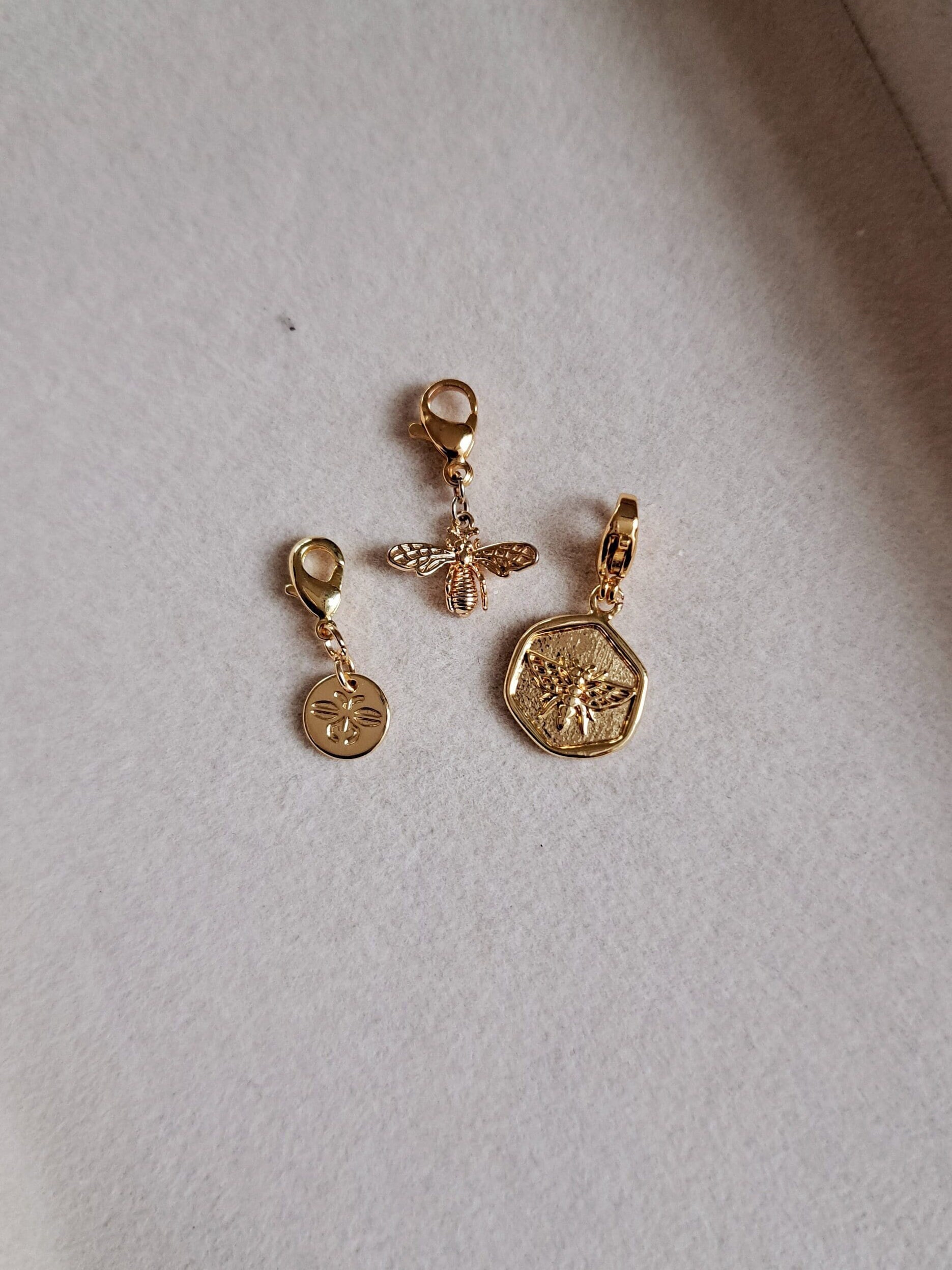 Bienen Anhänger 18K Gold Filled, Wechselanhänger, Paperclip Kette von CristinaArnoldJoyas
