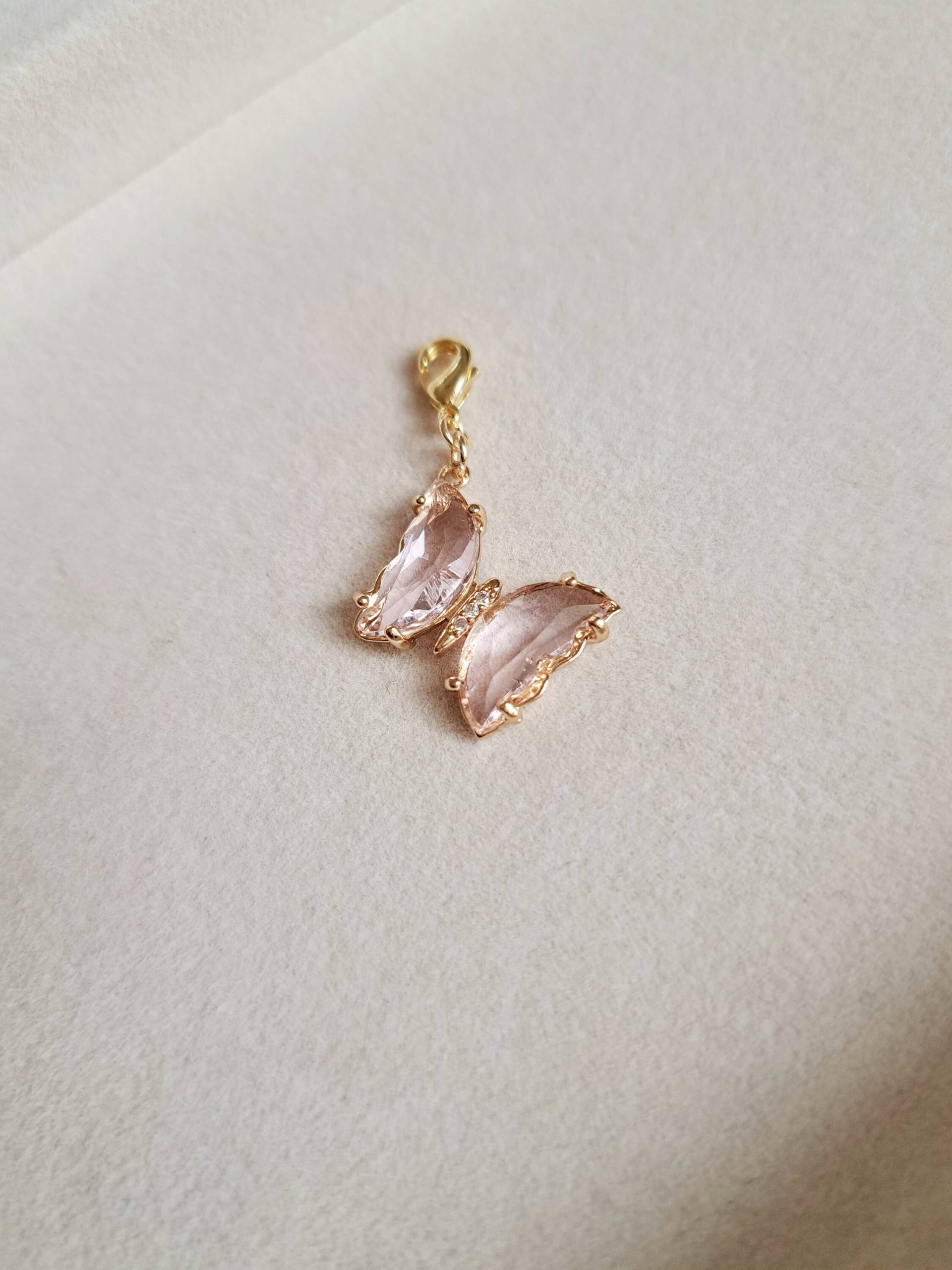 Kristall-Schmetterlingsanhänger, 18 Karat Gold Gefüllt von CristinaArnoldJoyas