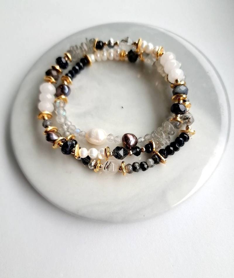 Set Von Drei Armbänder Mit Natürlichen Steinen Set Von Drei Armbänder Mit Natürlichen Steinen von CristinaArnoldJoyas