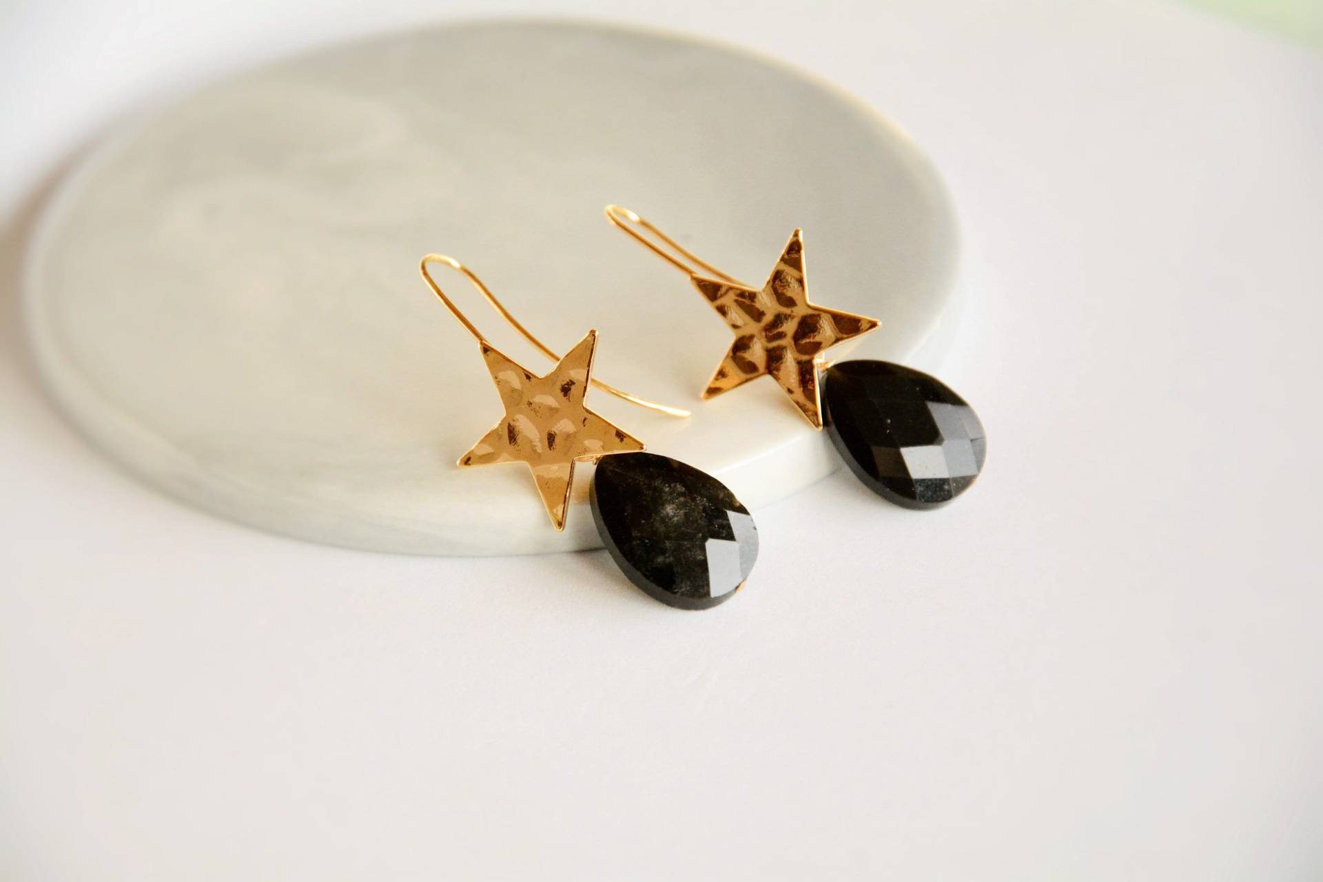 sternohrringe 24 K Vergoldet Mit Schwarzen Achat von CristinaArnoldJoyas