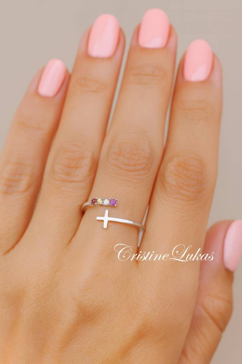10K, 14K Oder 18K Massivgold Sterlingsilber Seitlich Kreuz Ring Mit Geburtssteinen. Personalisieren Sie Es Ihren Familien-Geburtssteinen von CristineLukas