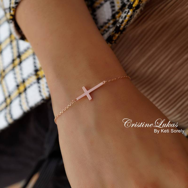 14K Gold Filled Promi Style Kleines Seitliches Kreuz Armband, Gelb Oder Roségold Filled, Religiöser Schmuck Für Kinder Erwachsene von CristineLukas