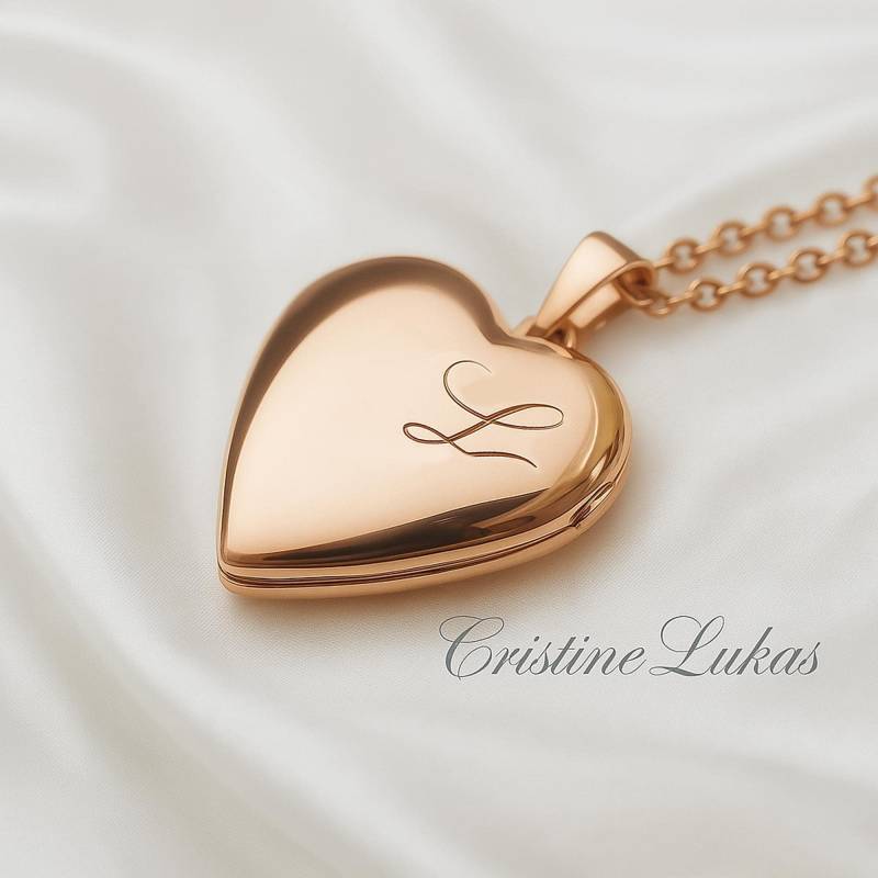 Handgravierte Herz-Medaillon-Halskette Mit Initial in Sterlingsilber, Gelb Oder Roségold, Personalisiertes Foto-Medaillon Für Eine Frau Ein Mädchen von CristineLukas