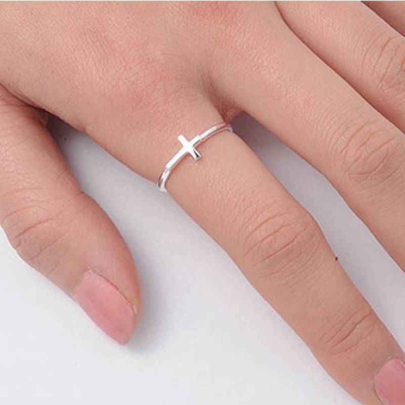 Sideways Cross Ring Set Mit Cz Band - Zierlicher Stapelring in Silber Religiöser Schmuck Für Kinder & Erwachsene von CristineLukas