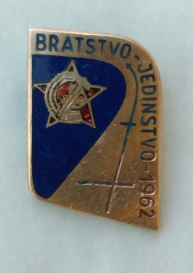 Ora Jugendarbeitsaktion Bratstvo Jedinstvo 1962. Kommunismus Rote Stern Hammer Anstecknadel von Croata