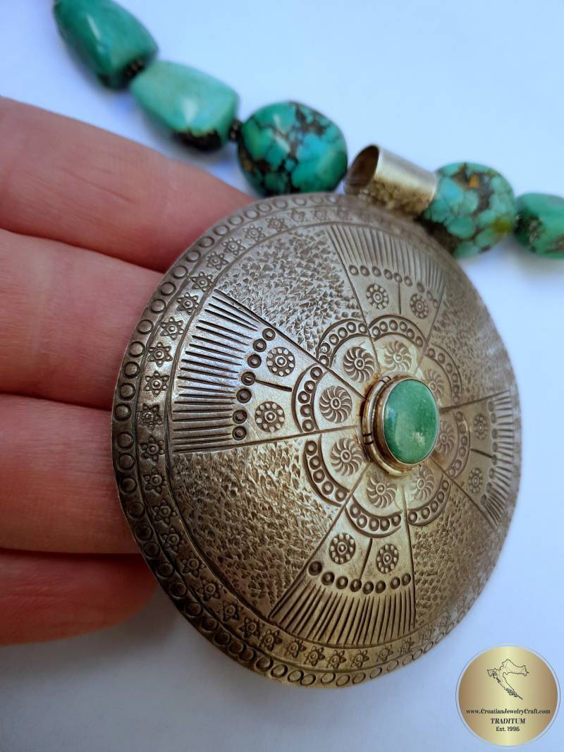 Mutige Mittelmeerkorallen-Halskette Mit Weinlese-Einzigartiger Handgemachter Anhänger Und Türkis-Edelstein-Halskette von CroatianJewelryCraft