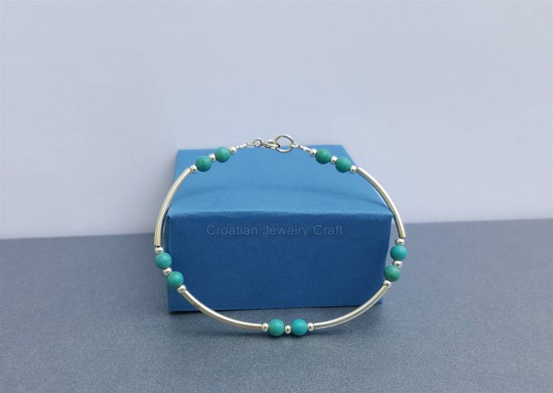 Kleine Perlen Edelstein Armband, Natürliche Türkis Minimalist Skinny Stack Casual Armband Kleine Perlen Edelstein Armband, Natürliche Türkis Minimalist Skinny Stack Casual Armband von CroatianJewelryShop