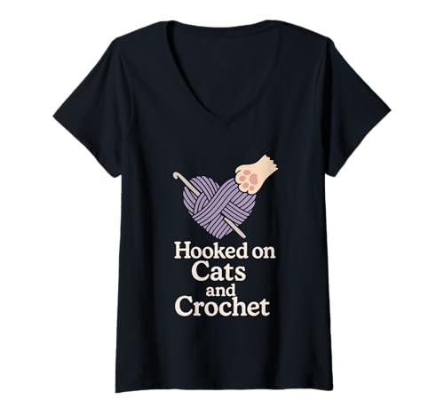 Damen Lustiges Häkelgarn mit Katzenmotiv, für Liebhaber von Witzen, Humor, handgefertigt T-Shirt mit V-Ausschnitt Damen Lustiges Häkelgarn mit Katzenmotiv, für Liebhaber von Witzen, Humor, handgefertigt T-Shirt mit V-Ausschnitt von Crochet Cat Mom Gift Yarn Lover Funny Crafting