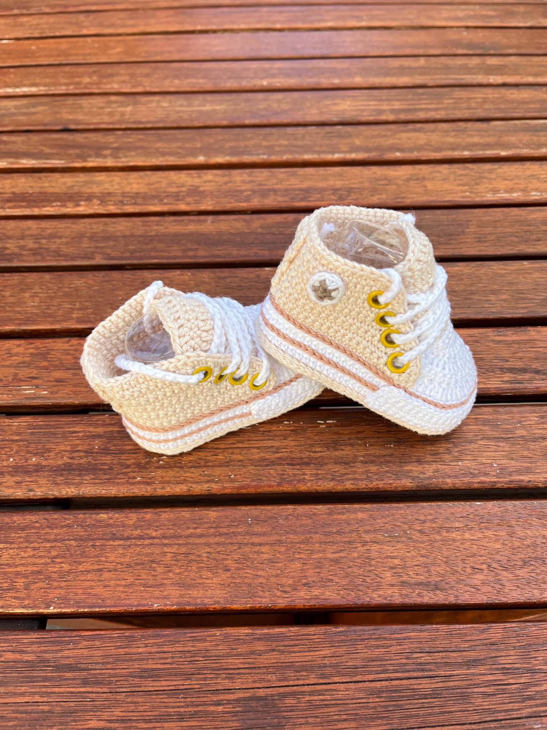 Babyschuhe Hellbeige Babyschuhe Hellbeige von CrochetAnneDesign