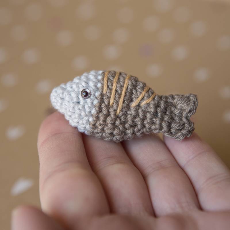 Häkelbrosche, Miniatur Amigurumi Fisch, Kleine Baumwolle Häkeln Meerestiere, Häkelfisch Häkelbrosche, Miniatur Amigurumi Fisch, Kleine Baumwolle Häkeln Meerestiere, Häkelfisch von CrochetByBoo