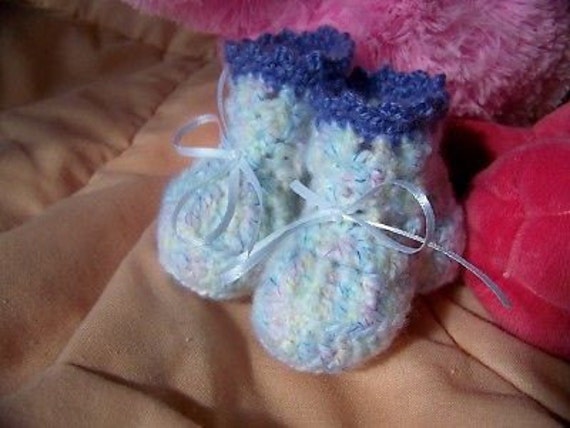 Baby Booties Gestricken Hand von CrochetByChristi
