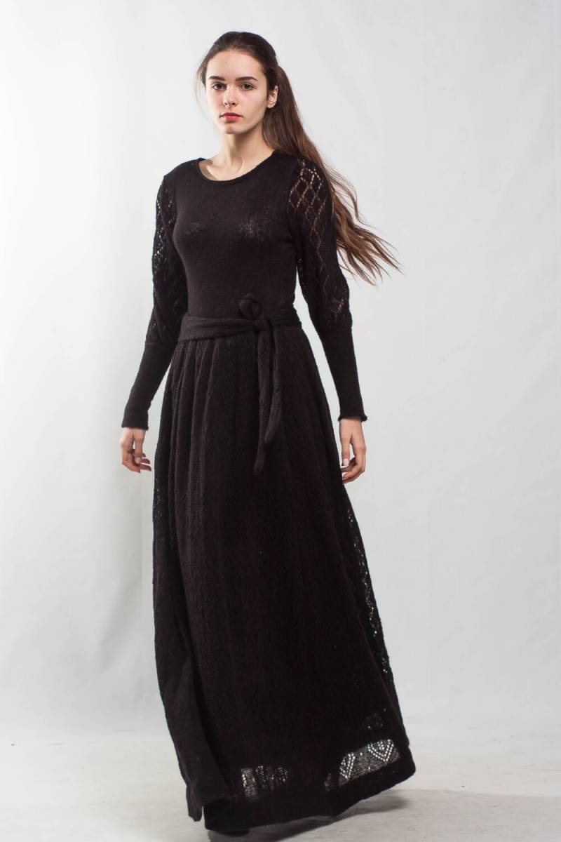 Schwarzes Maxikleid Boatneck Büro Kleid Langarm Schwarz Häkeln Abendkleid Lacy Mohair Prom Walzenzapfen Abend von CrochetDressTalita