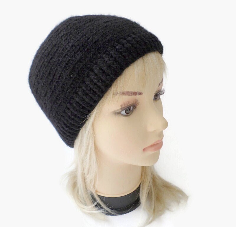 Gehäkelte Unisex Beanie Mütze Aus Weicher Wolle von CrochetFromAntonina