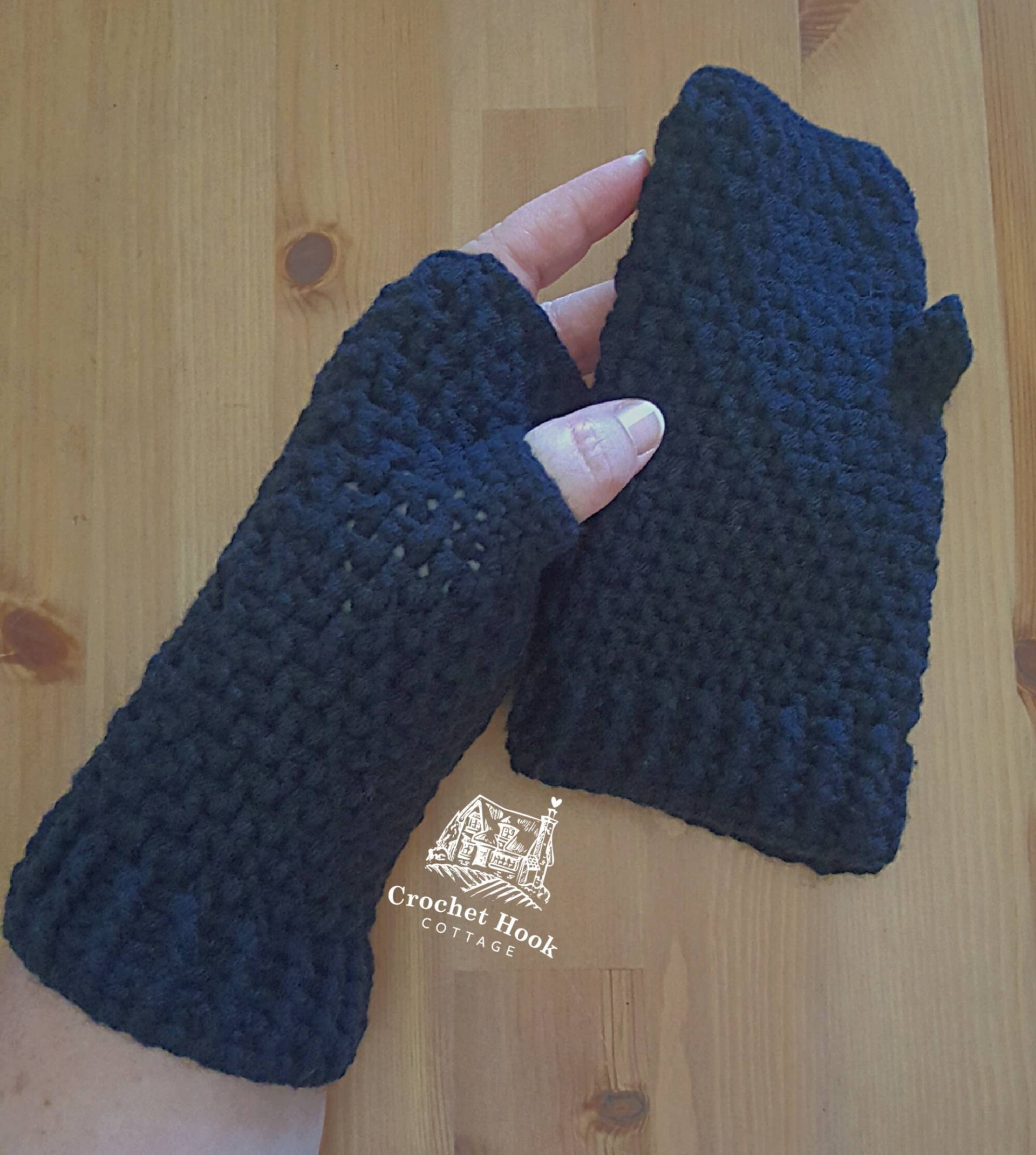 Fingerlose Handschuhe, Größe M, Schwarz Oder Weiß, Gehäkelt Mit Baumwoll-Acryl-Garn von CrochetHookCottage