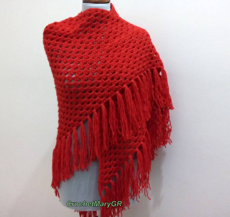 Hand Gehäkelte Wolle Schal, Rot Boho Fransen, Winter Gestrickte Stola von CrochetMaryGRKnits
