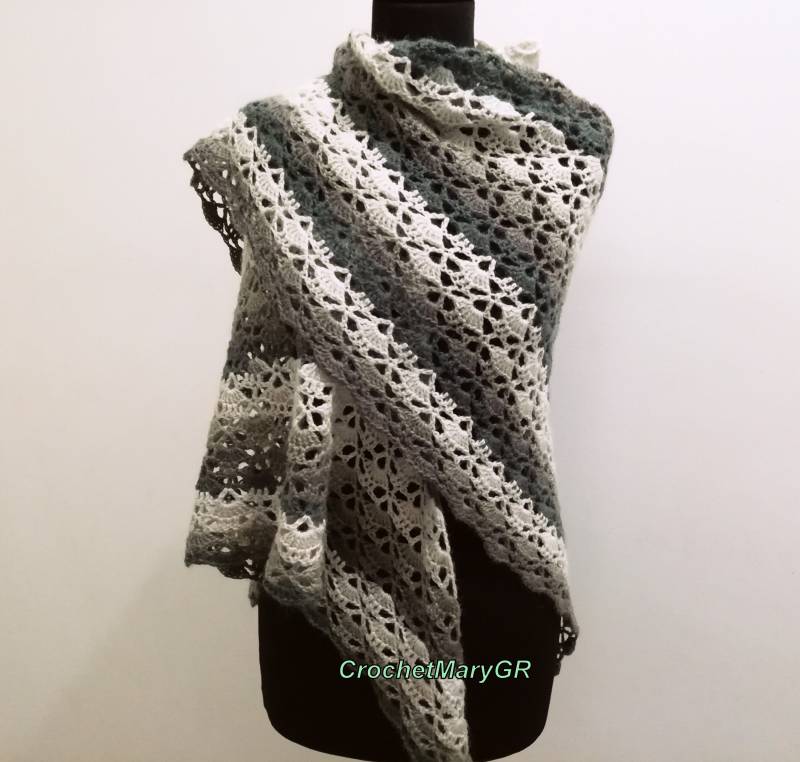Handgefertigte Häkeln Mohair Dreieckstuch Boho Winter Wrap von CrochetMaryGRKnits