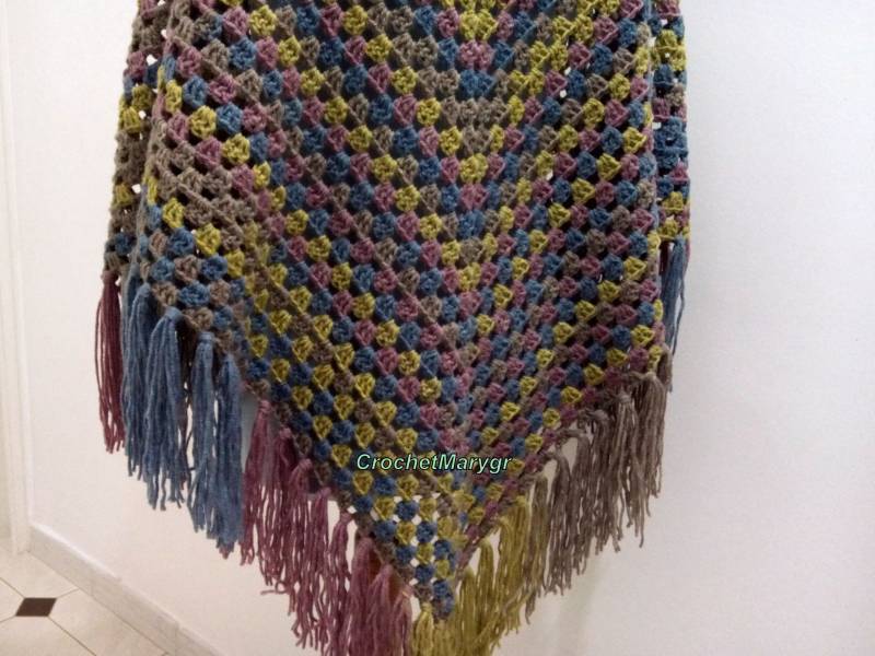 Handgehäkelte Wolle Dreieckstuch Multicolor Boho Dreieckstuch von CrochetMaryGRKnits