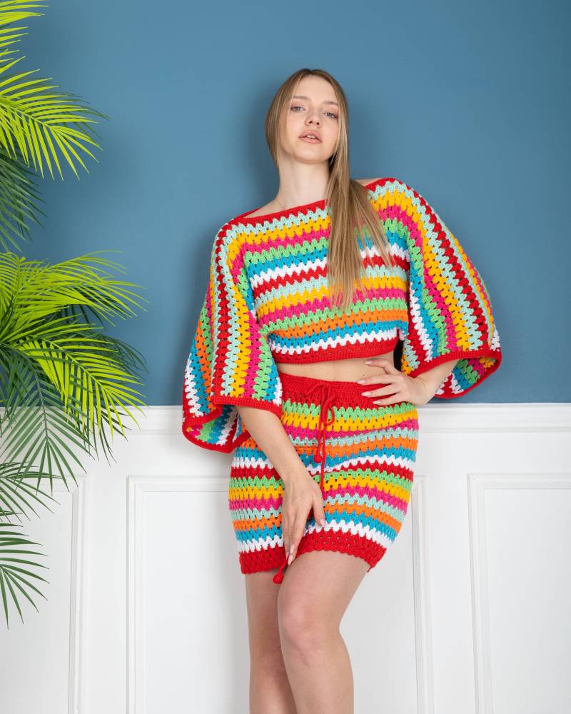 Handmade Crochet Regenbogen Mini Rock Und Crop Top Set von CrochetNurs