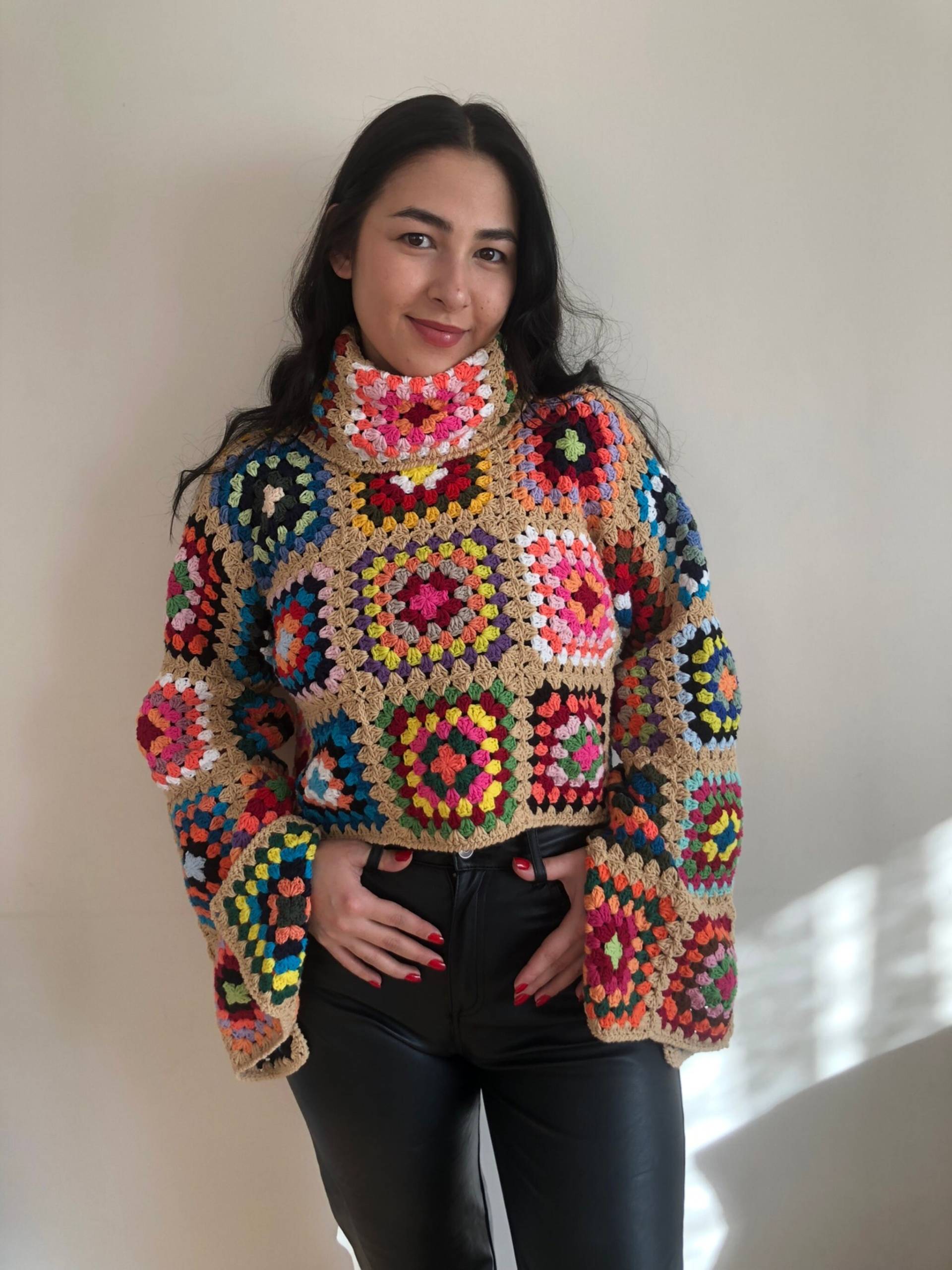 Gehäkelter Rollkragenpullover, Oma Quadrat Pullover von CrochetNurs