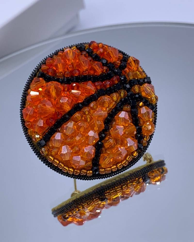 Orange Basketball Brosche, Frauen Schmuck, Accessoire Für Basketball-Liebhaber, Cheerleader Pin, Sport Olimpic Schmuck von CrochetOKStudio