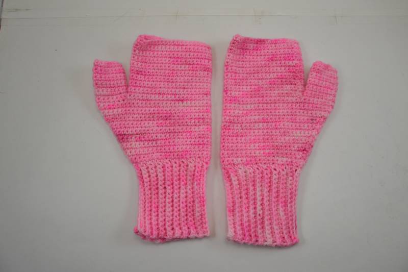 Pinke Fingerlose "Texting" Handschuhe Mit Gerippter Manschette von CrochetandMorebyDKK