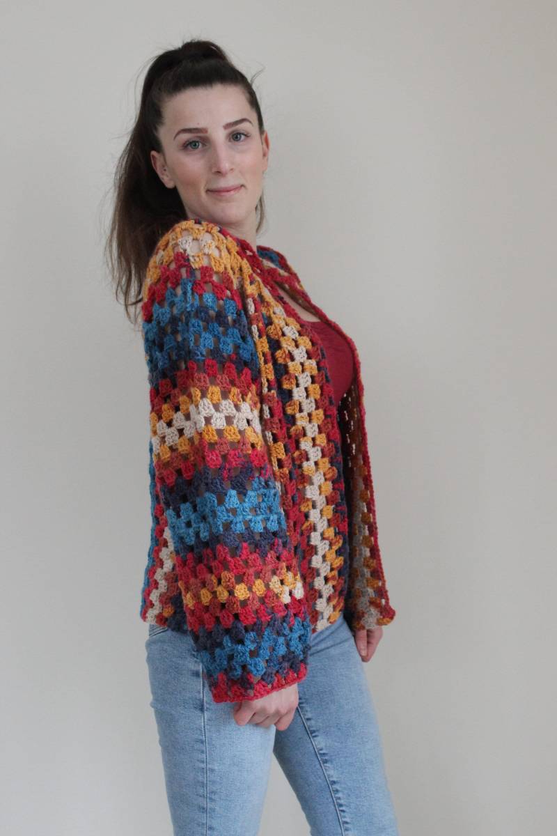 Handarbeit, Strickjacke, Kurze Jacke, Bunte Strickjacke von Crochetayla