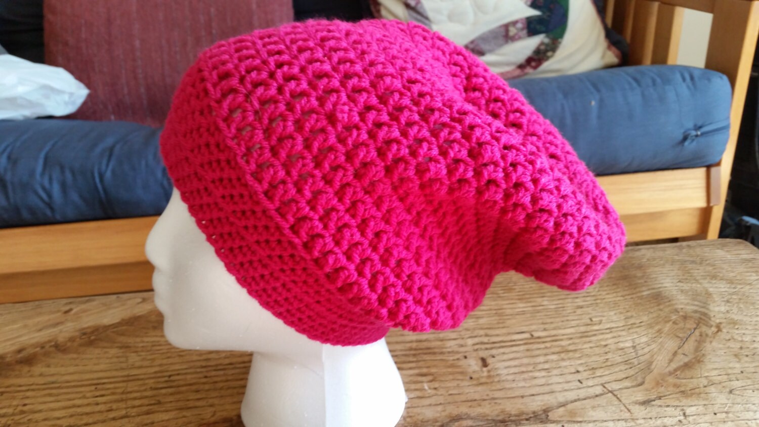 Gehäkelte Frauen Slouchy, Kopfwärmer, Rosa Geschenkidee, Winter Geschenk Für Sie. Versandfertig Gehäkelte Frauen Slouchy, Kopfwärmer, Rosa Geschenkidee, Winter Geschenk Für Sie. Versandfertig von CrochetbyKathie