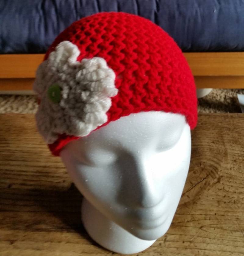 Gehäkelte Kleinkind Mütze, Geschenke, Roter Hut Mit Blume, Kopfwärmer, Geschenkideen, Geschenke Für Sie, House Warming Gift. Versandfertig Gehäkelte Kleinkind Mütze, Geschenke, Roter Hut Mit Blume, Kopfwärmer, Geschenkideen, Geschenke Für Sie, House Warming Gift. Versandfertig von CrochetbyKathie