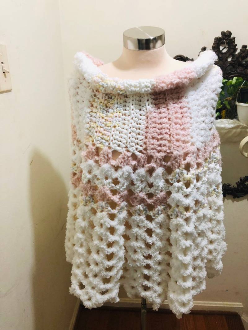 Handgemachtes Weiches Capelet Handgemachtes Weiches Capelet von CrochetedPassions737