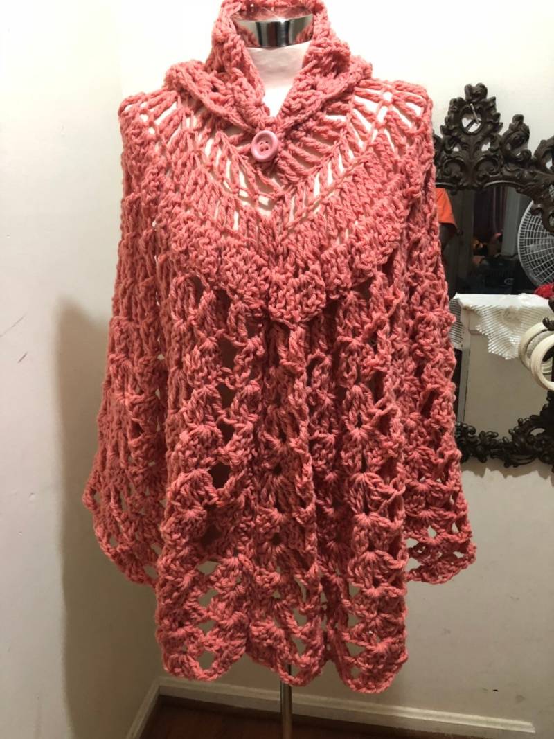 Kapuzen Poncho von CrochetedPassions737