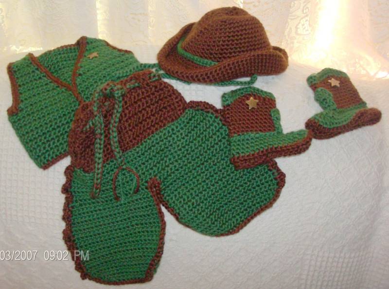 Säugling Kleinkind 4-Teilig Cowboy Outfit Hut, Stiefel, Weste & Chaps Junge Mädchen Baby Party Geschenk Heimkehr von CrochetedinLove
