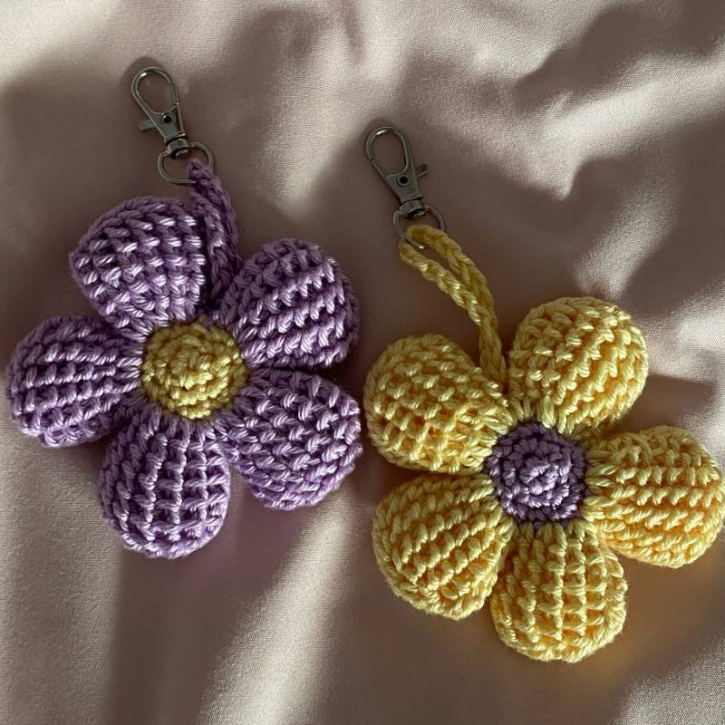 Gehäkelter Blumenanhänger von CrocheteriaStudio