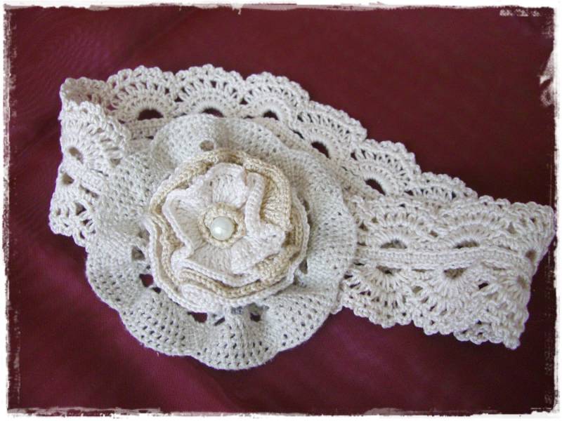 Beige Vintage Flower-Headband For Every Age von CrochetingMum