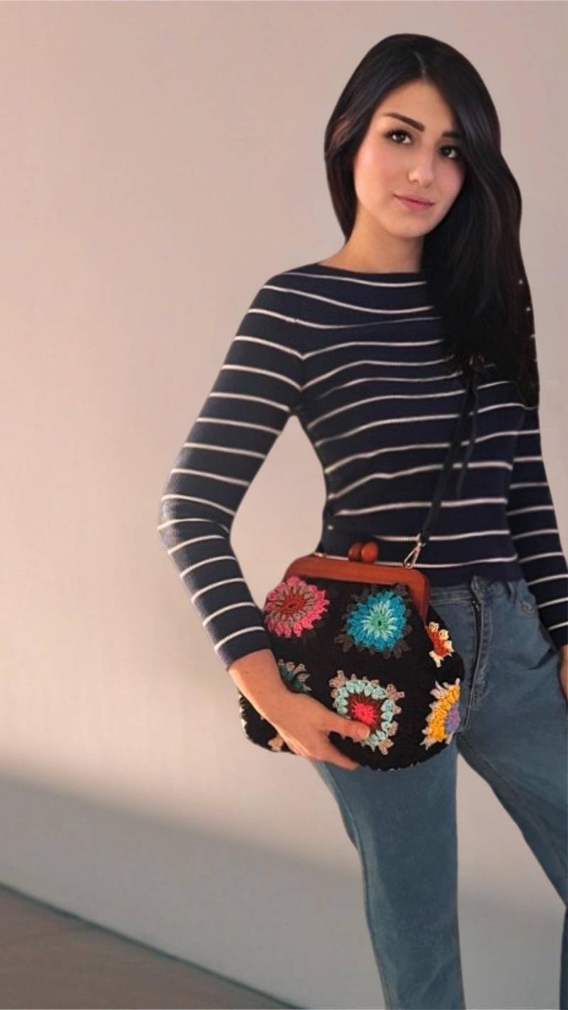 Sunrise - Handgemachte Granny Square Clutch Häkel Tasche Mit Leder Quaste Und Kiss Lock Einzelstück von FiyaBags