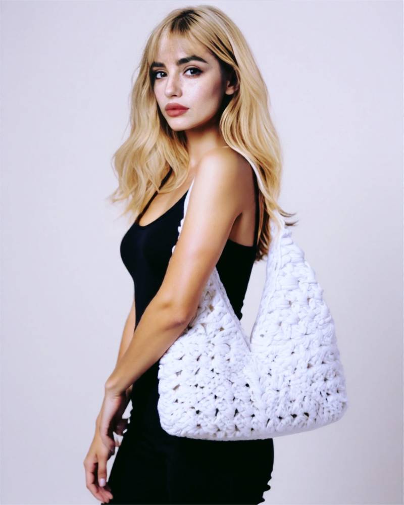 Sale - Handgemachte Granny Square Triangle Tote Bag Mit Leder Quaste Und Goldener Kette Perlen Weiss Innenfutter Trend & Vintage Sale - Handgemachte Granny Square Triangle Tote Bag Mit Leder Quaste Und Goldener Kette Perlen Weiss Innenfutter Trend & Vintage von FiyaBags