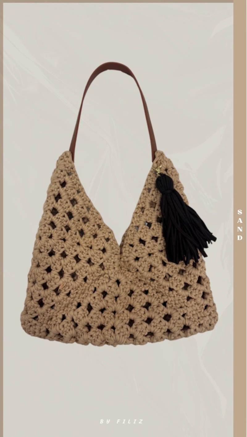 Lux Handgemachte Granny Square Triangle Tasche Mit Quaste Beige Sand Trend Und Elegant Boho & Vintage Look von FiyaBags