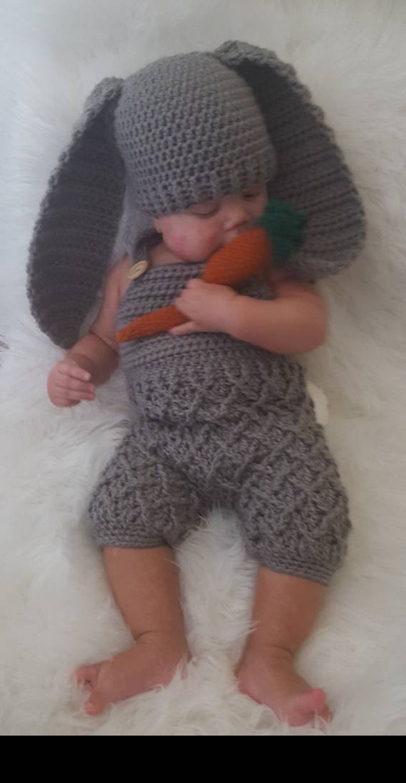 Gehäkelte Häschenmütze Schlappohren, Babys Erstes Ostern von CrocheturlayCrafts