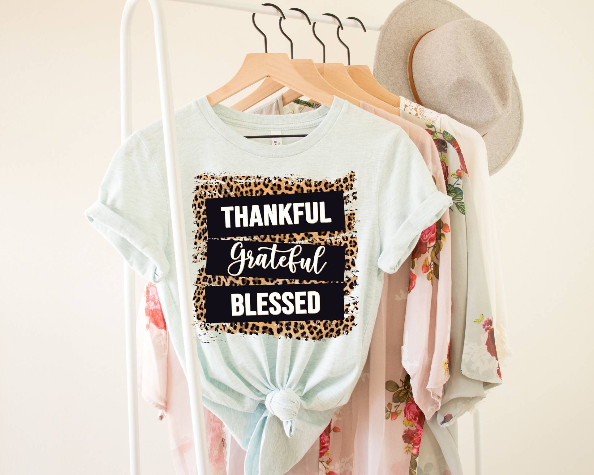 Gratefull Blessed Shirt Leopard Print - Bella Canvas Christliches Geschenk Für Mama Boss Girl von CrocoRockoTees