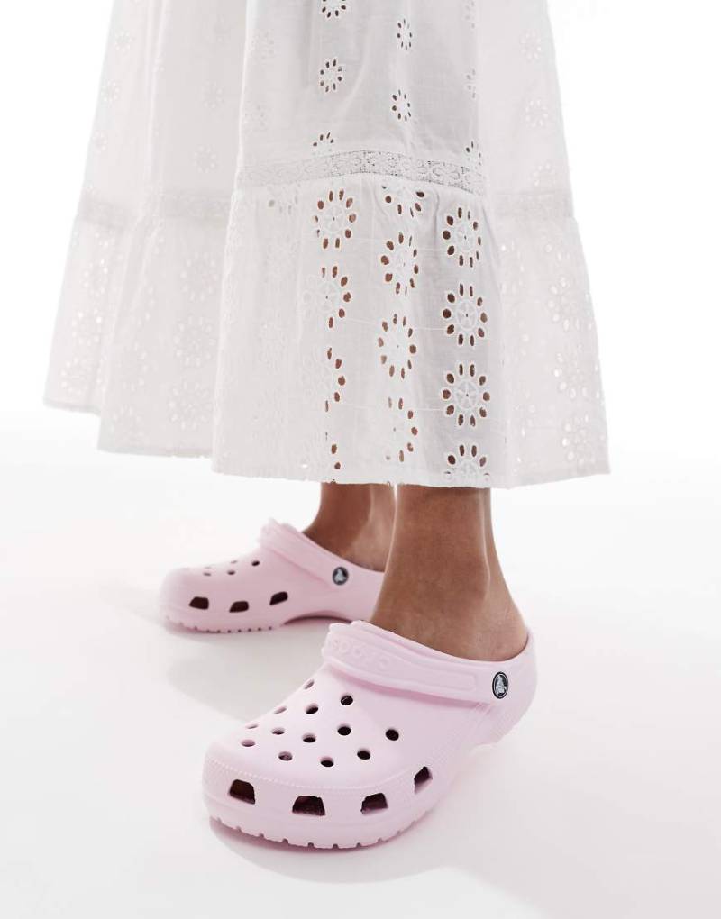 Crocs - Classic - Clogs in Milchrosa von Crocs