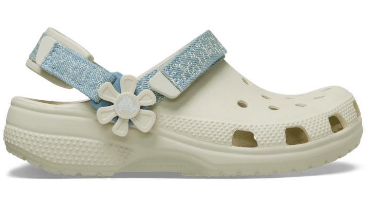 Crocs | Kinder |  Classic Denim Flower Adjustable Backstrap  | Clogs | Braun | 29 von Crocs