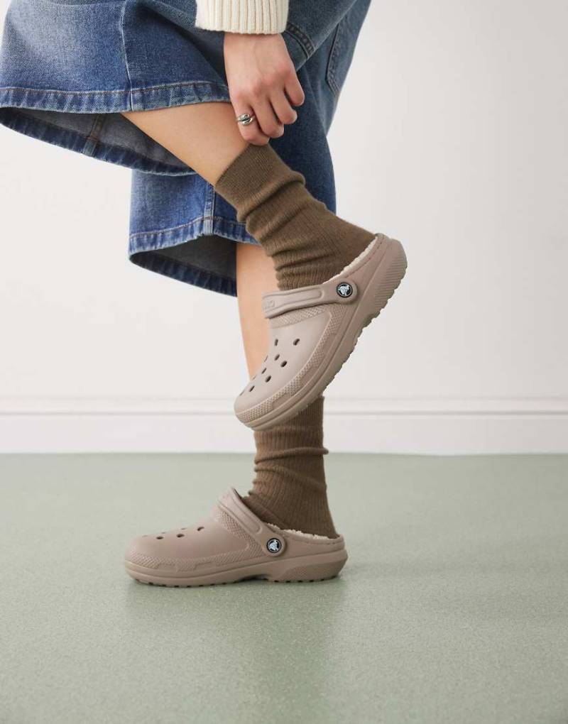 Crocs - Klassische, gefütterte Clogs in Knochen-Beige-Neutral Crocs - Klassische, gefütterte Clogs in Knochen-Beige-Neutral von Crocs